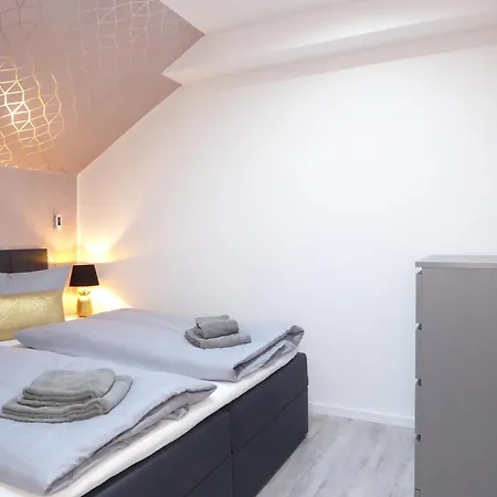 Glamory Pool Sauna Wifi 6 Personen Near Lift Balkon Ps4 *