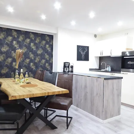 Glamory Pool Sauna Wifi 6 Personen Near Lift Balkon Ps4 Apartman *