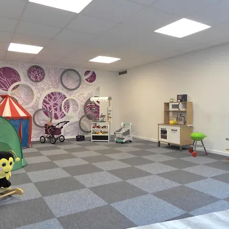 Glamory Pool Sauna Wifi 6 Personen Near Lift Balkon Ps4 Apartman